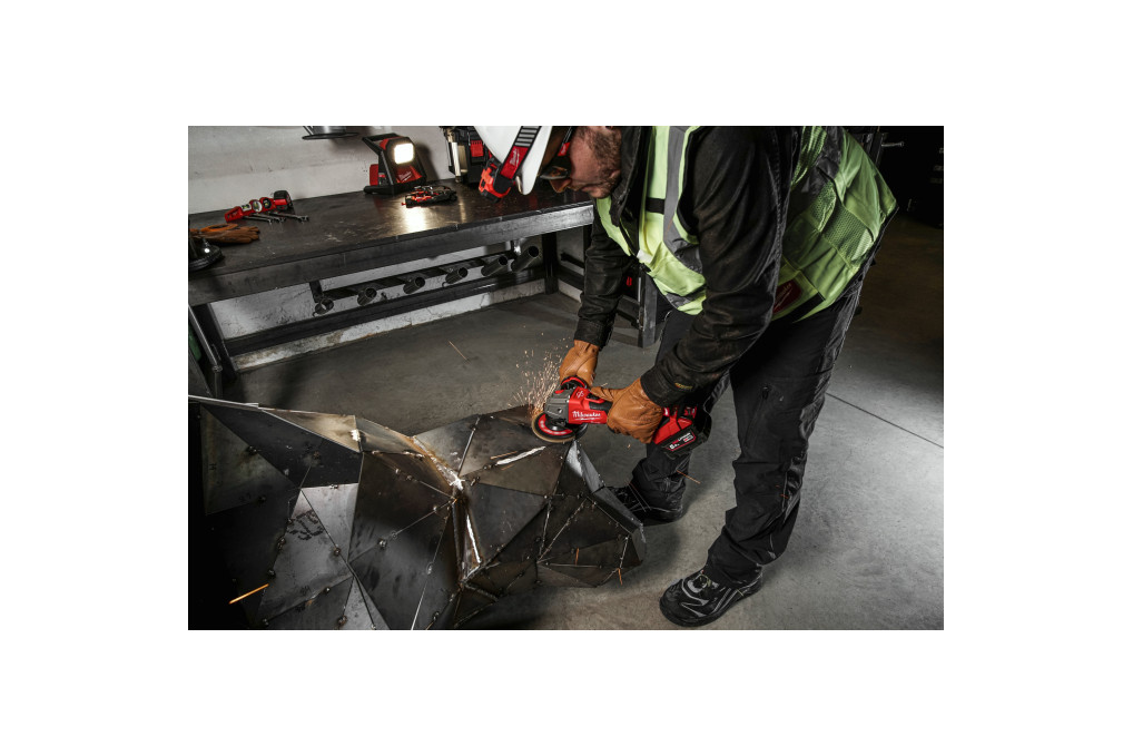 M18FSAG125XB-0X FUEL A.-Winkel. m.B.